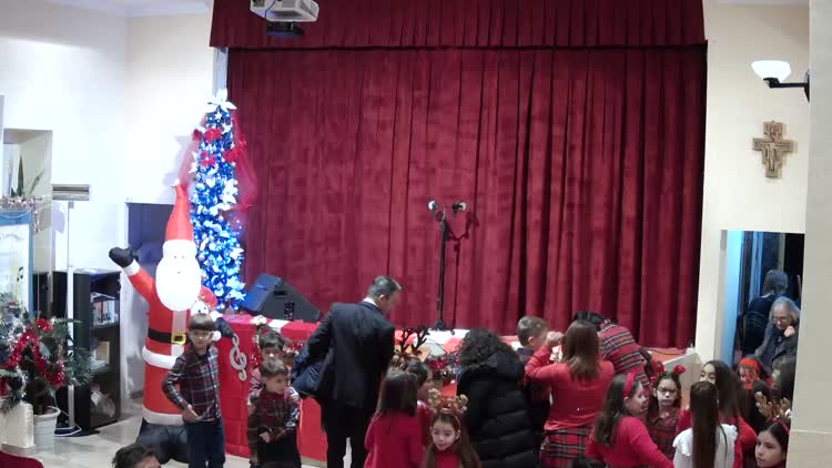 Spettacolo di Canti Natalizi con i Bambini della P